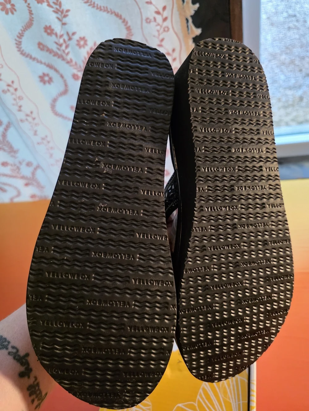 Brand New-Yellow Box Black Beaded Thong Sandals. Size 9.5 Womens - Picture 7 of 9
